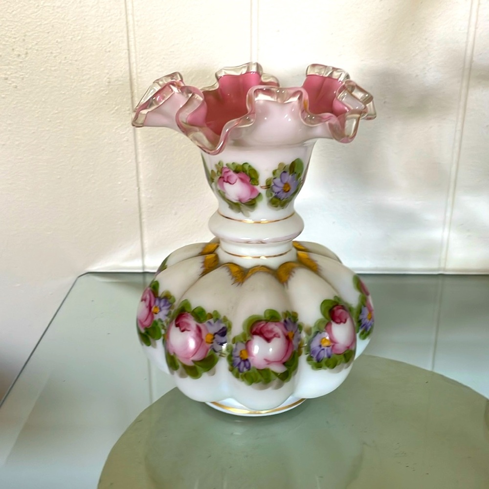 vintage Fenton Charleton Peach Crest vase